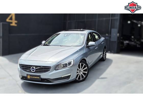 VOLVO S60 2.0 T5 MOMENTUM 16V TURBO GASOLINA 4P AUTOMÁTICO